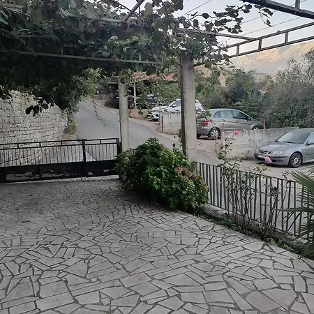 Garden Daire